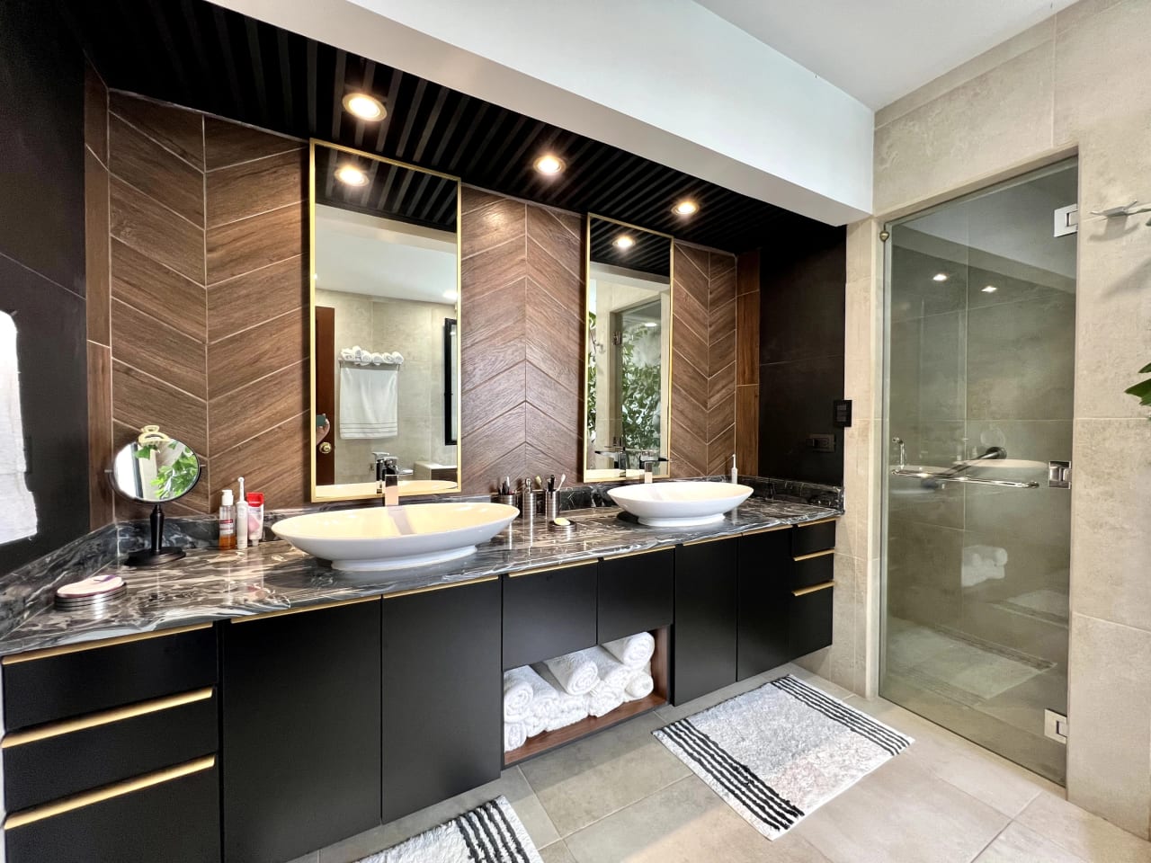 Casa con Piscina en venta Zona 15 – VHI dentro de garita — foto 4 de 15