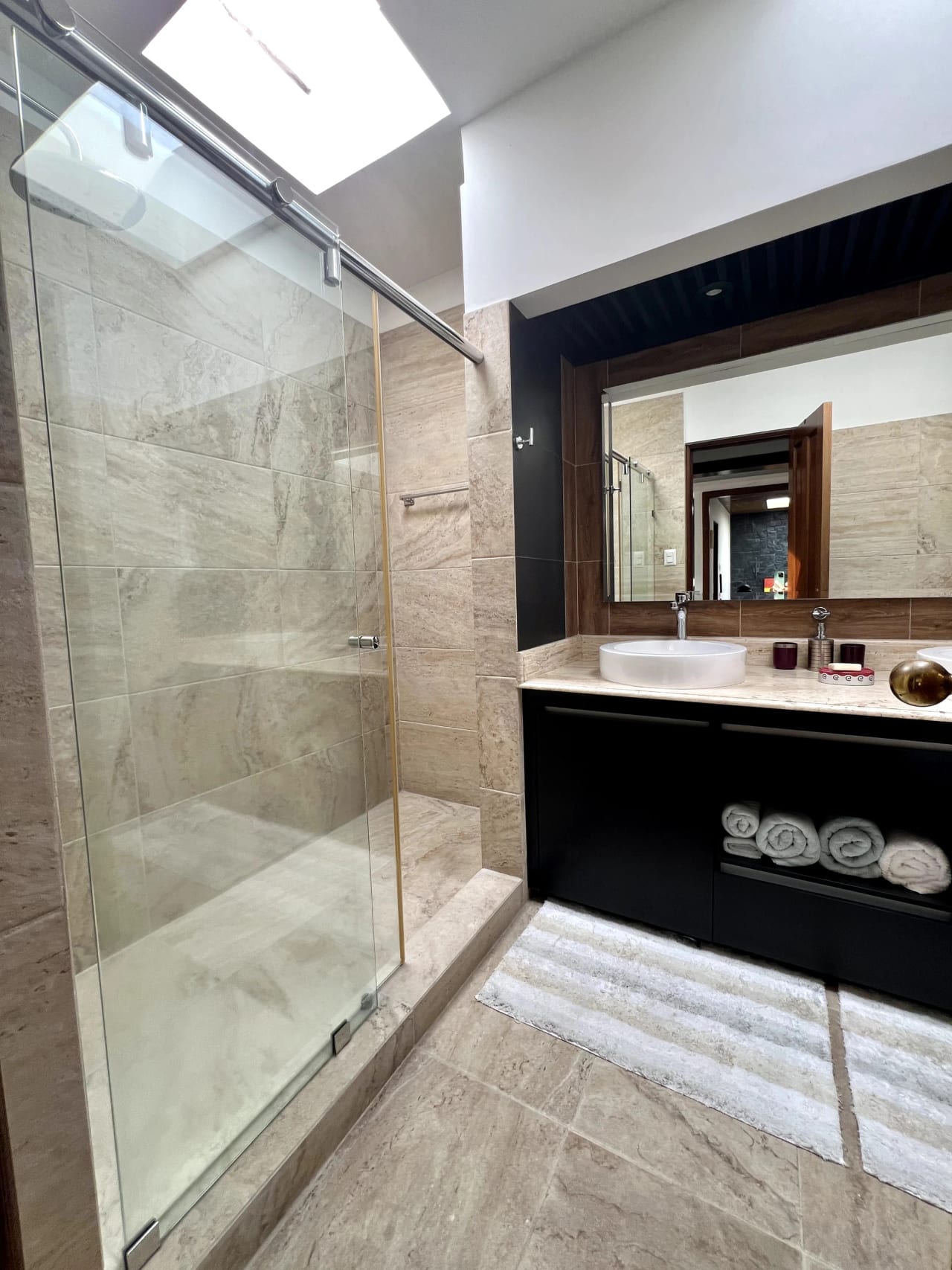 Casa con Piscina en venta Zona 15 – VHI dentro de garita — foto 7 de 15