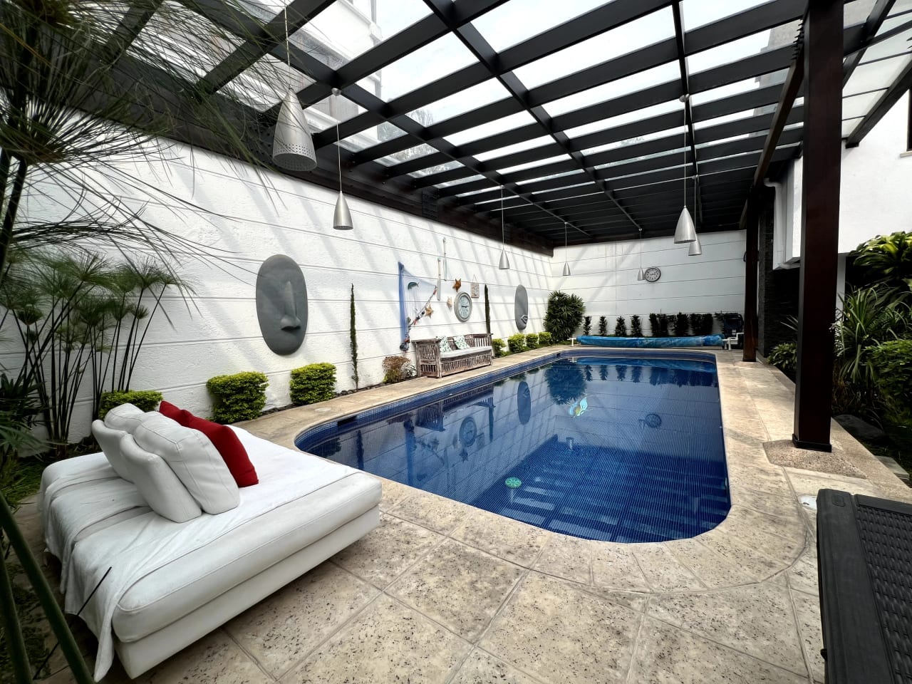 Casa con Piscina en venta Zona 15 – VHI dentro de garita — foto 10 de 15