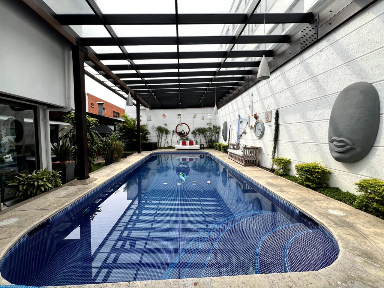 Casa con Piscina en venta Zona 15 – VHI dentro de garita — foto 11 de 15